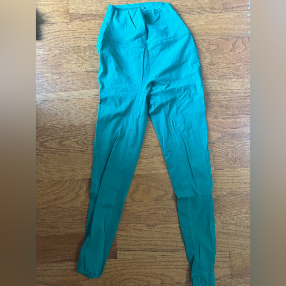 Set active sportsbody PALM color leggings. Also selling matching sports bra.